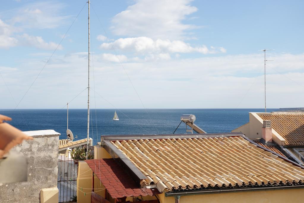 Ortigia Guest House Casa Flora Syrakusa Exteriör bild