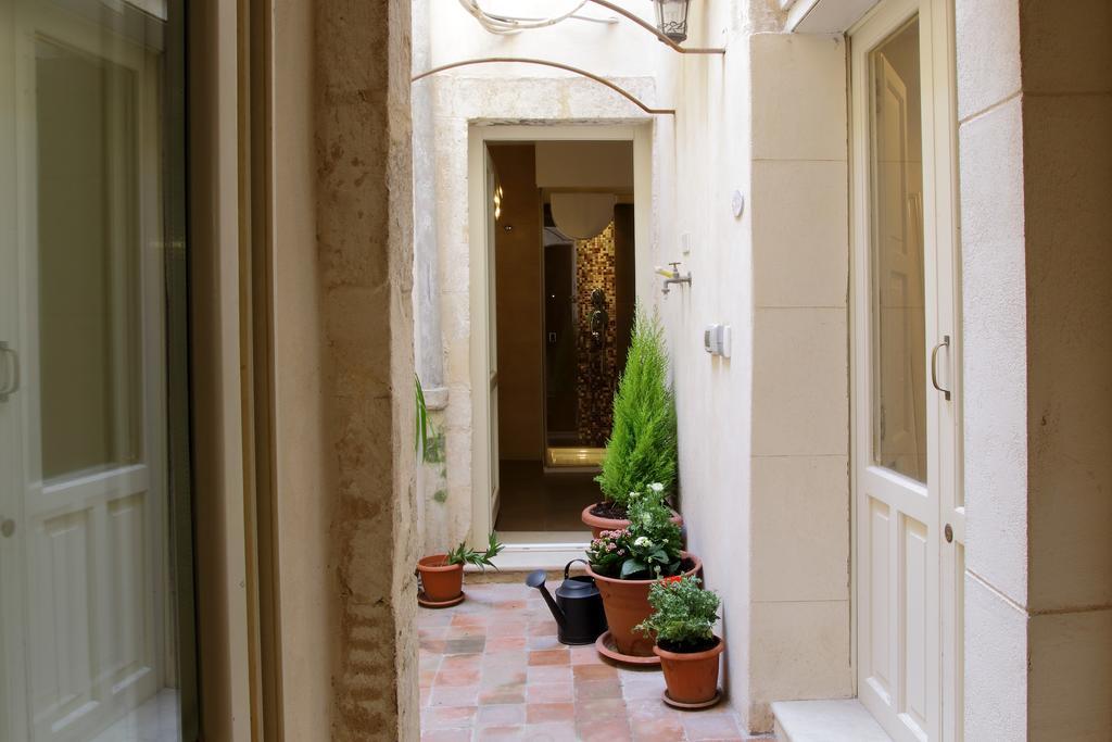 Ortigia Guest House Casa Flora Syrakusa Exteriör bild