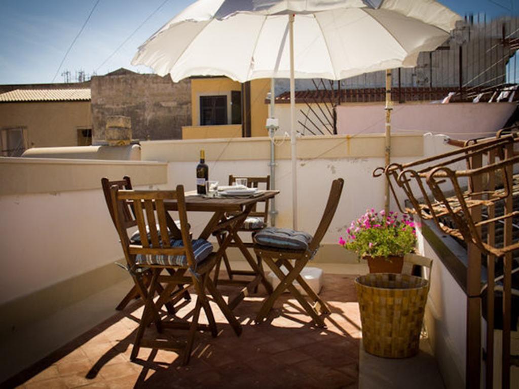 Ortigia Guest House Casa Flora Syrakusa Exteriör bild